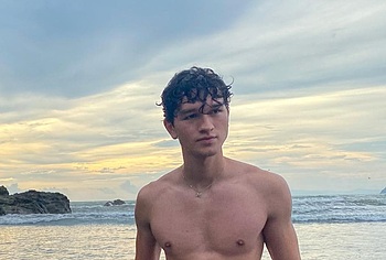 Charlie Bushnell Shirtless And Sexy Selfie Photos