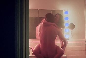 Josh Hartnett Nude And Sex Scenes in Verity