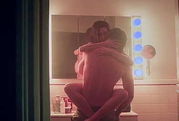 Josh Hartnett Nude And Sex Scenes in Verity