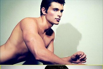 Tom Welling Flashing His Big Cock In The Reflection
