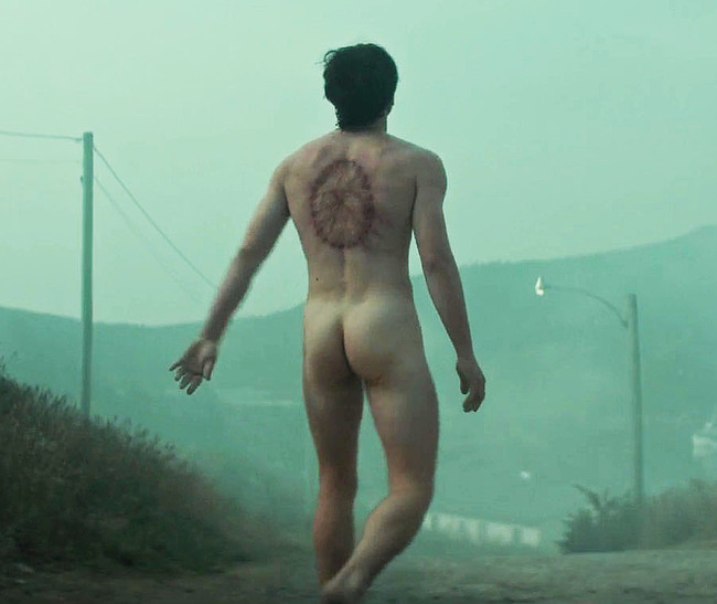 Charlie Heaton Nude And Erotic Scenes in Below